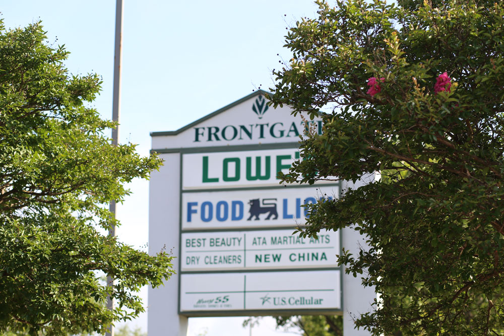 Frontgate plaza sign